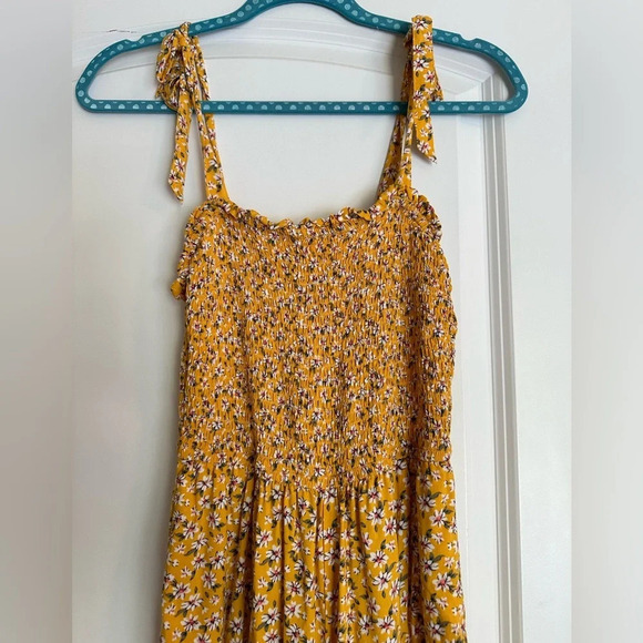 Yellow Floral Hollister Jumper - Picture 5 of 9